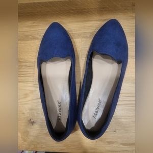 Ataiwee pointed toe faux suede flats